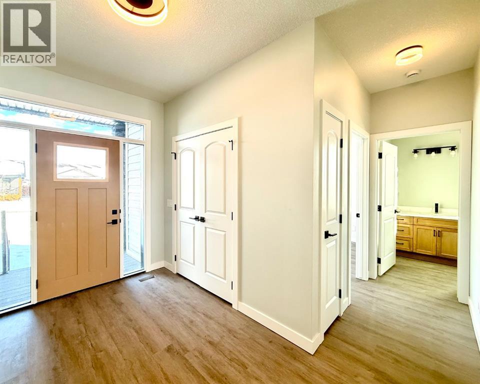 131 Westview Drive - Photo 3 of 35, Nanton, Alberta