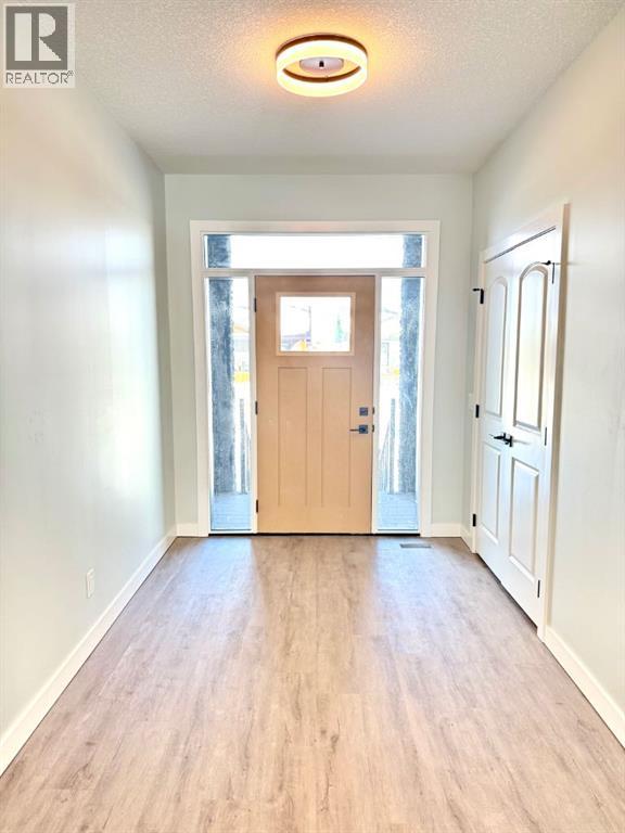 131 Westview Drive - Photo 2 of 35, Nanton, Alberta