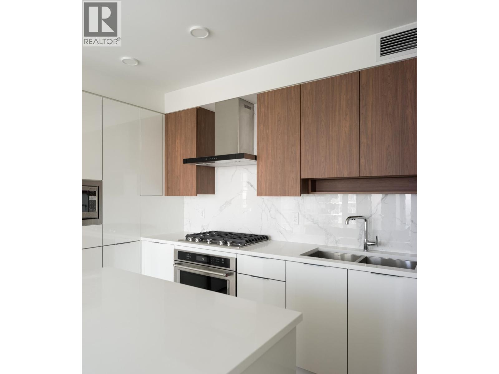 2105 7769 PARK CRESCENT, Burnaby