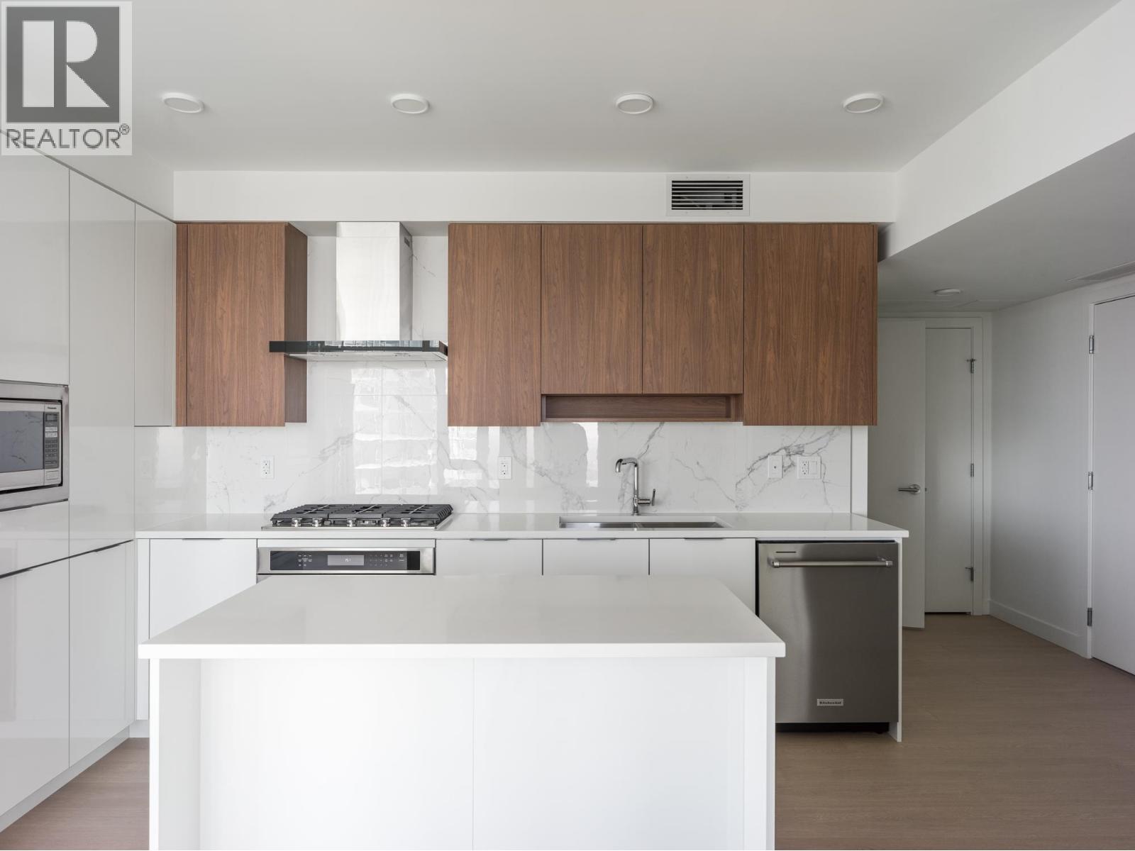 2105 7769 PARK CRESCENT, Burnaby