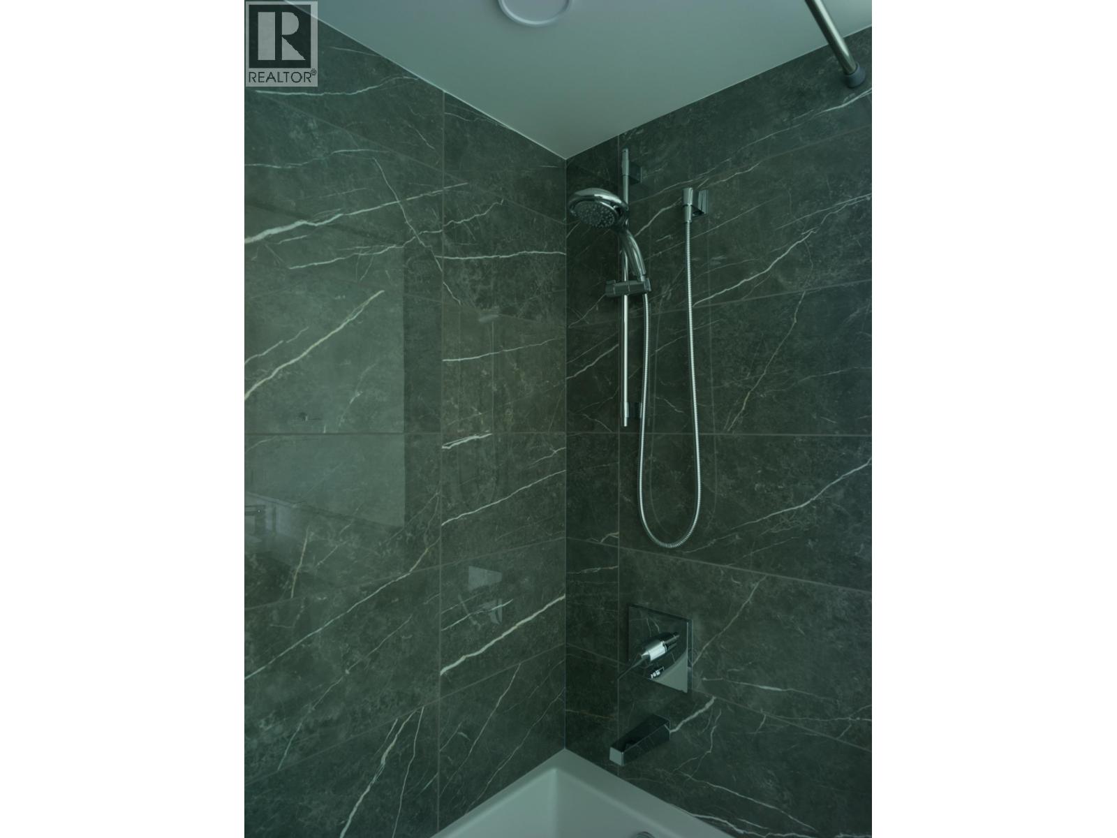 2402 7683 PARK CRESCENT, Burnaby