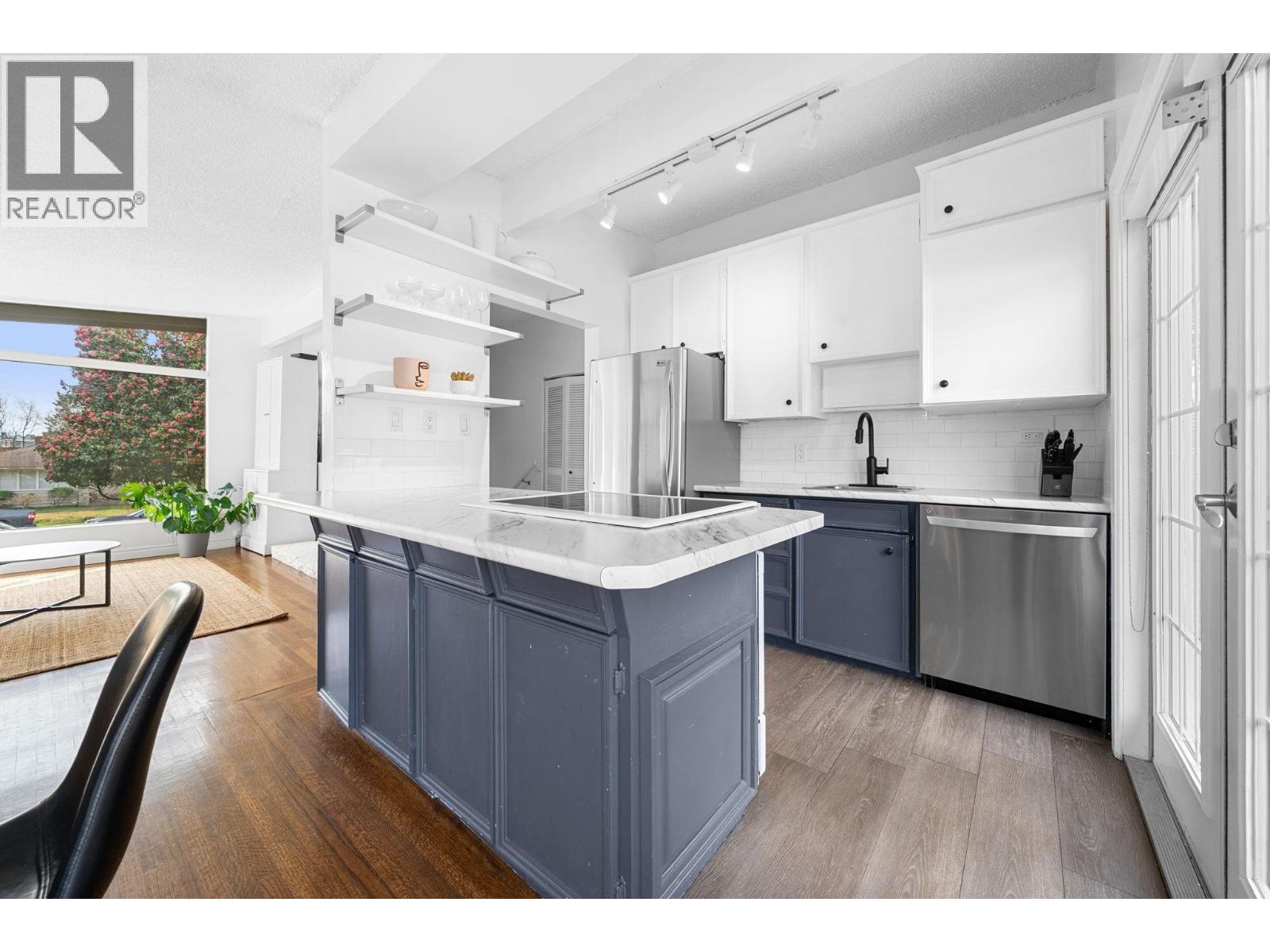 530 W 14TH STREET, North Vancouver