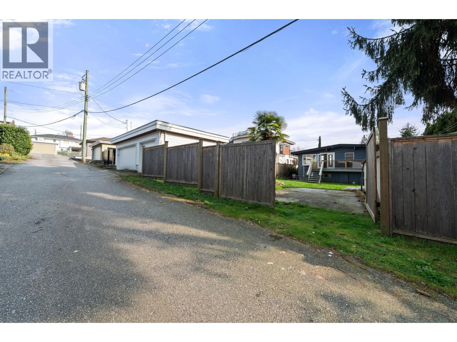530 W 14TH STREET, North Vancouver