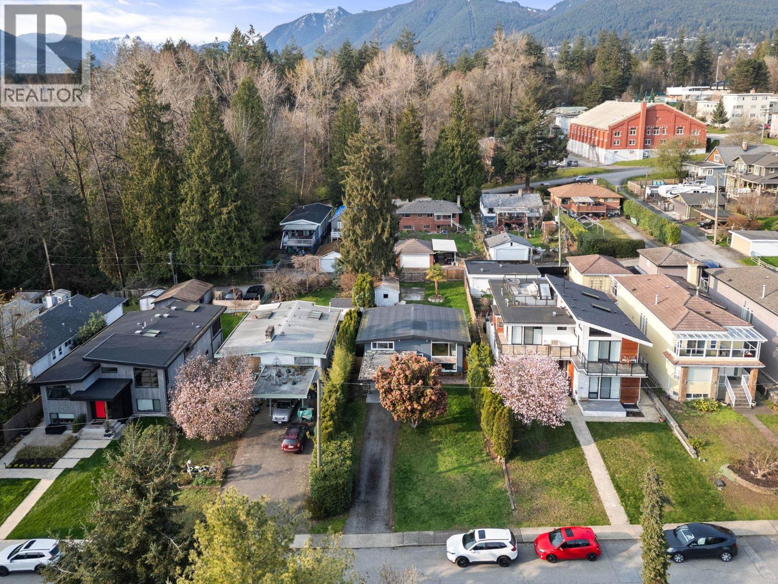 530 W 14TH STREET, North Vancouver