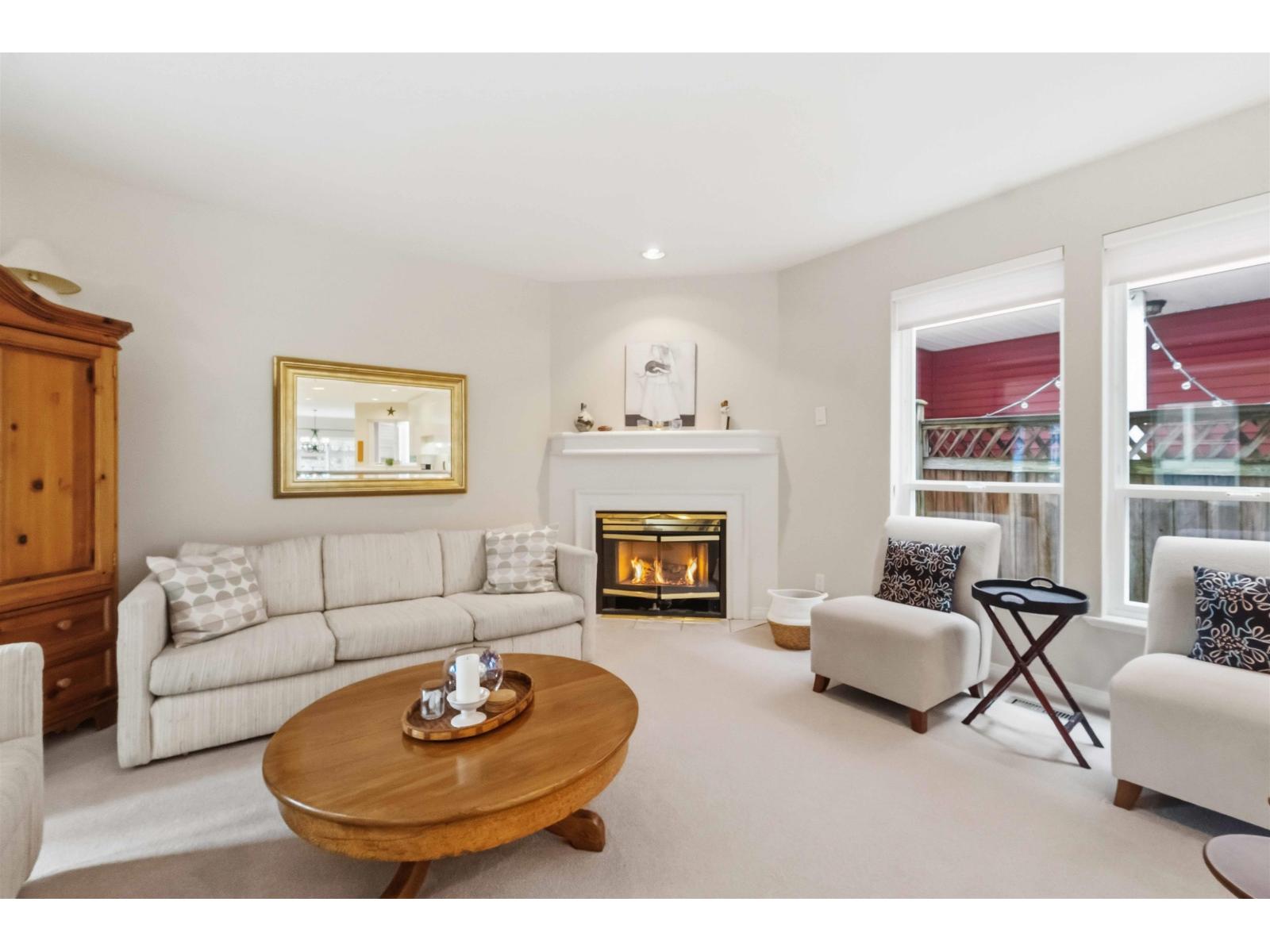 886 LEE STREET, White Rock