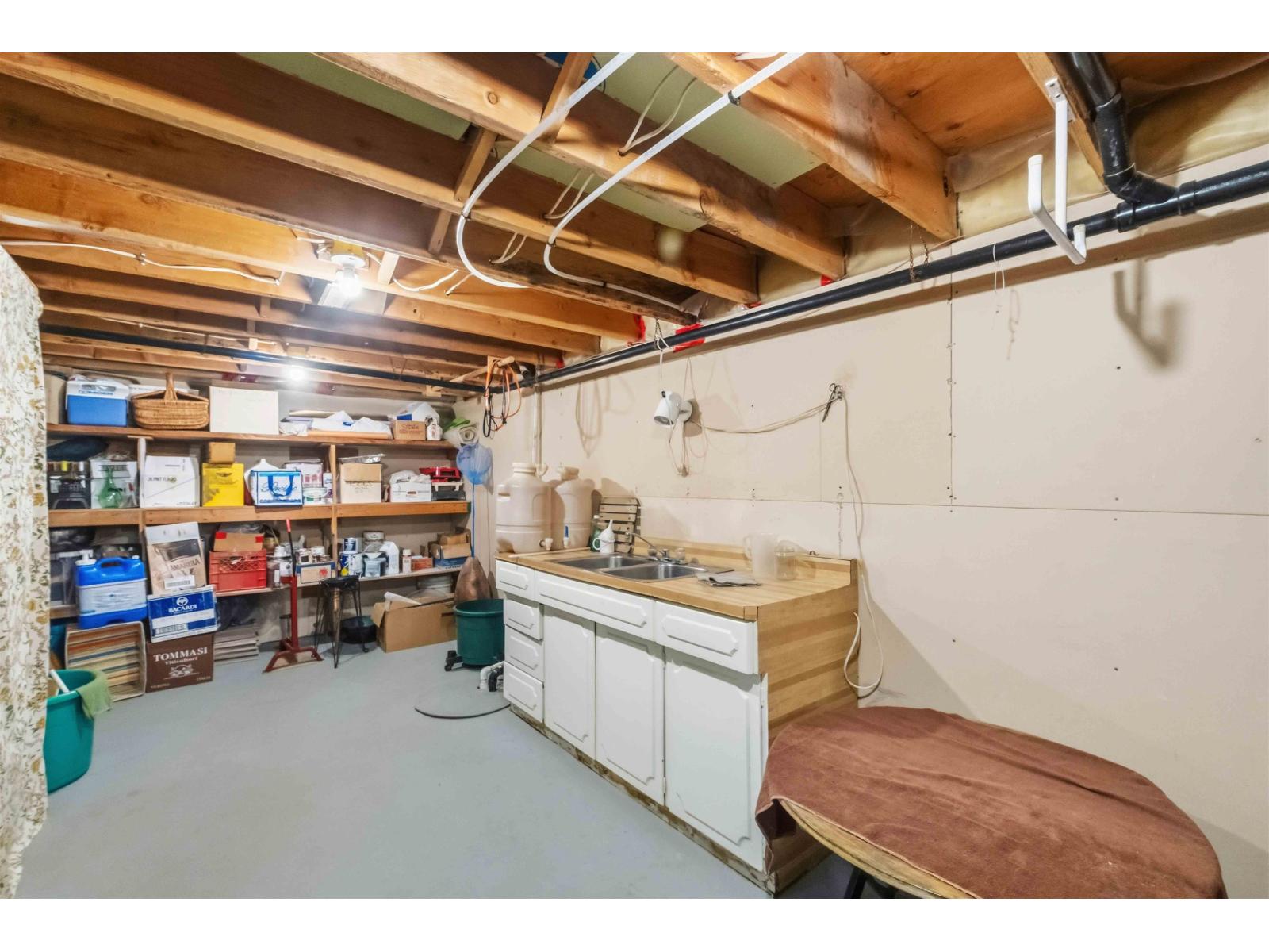 886 LEE STREET, White Rock