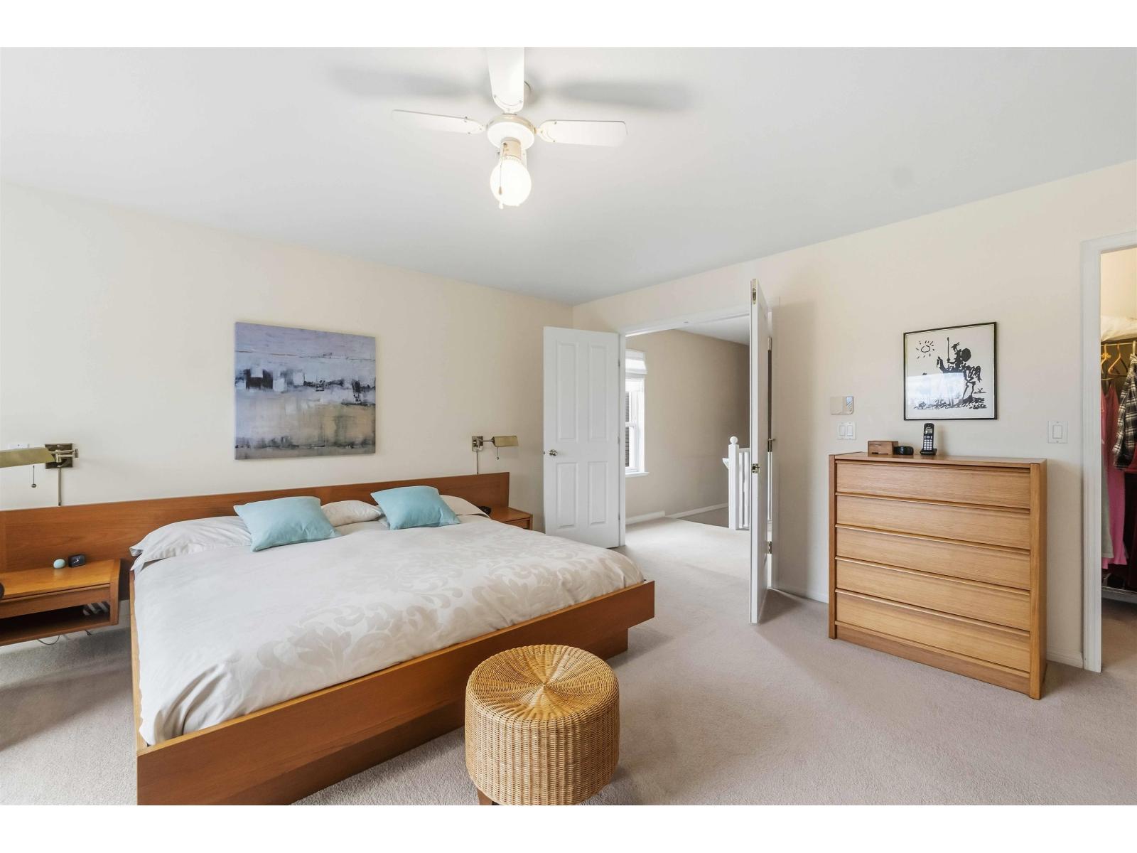 886 LEE STREET, White Rock