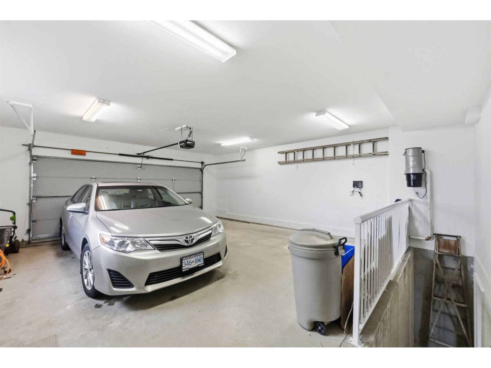 886 LEE STREET, White Rock