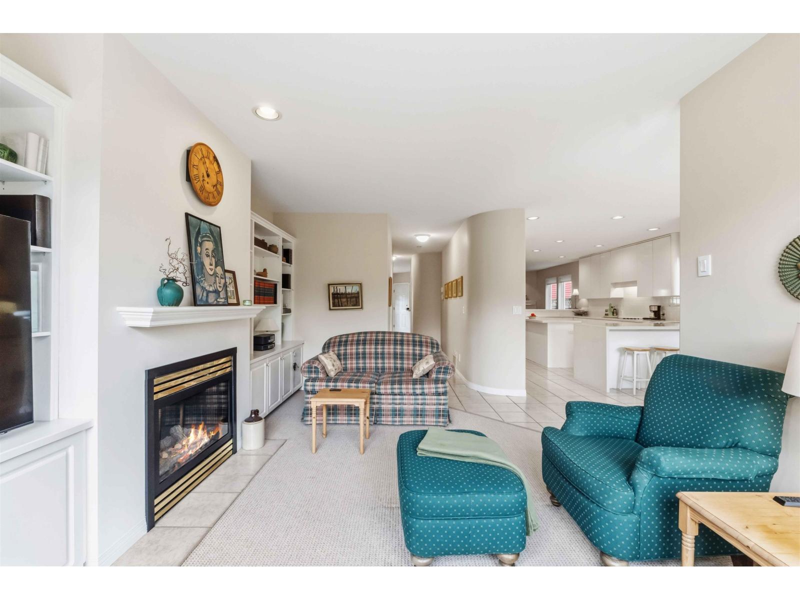 886 LEE STREET, White Rock