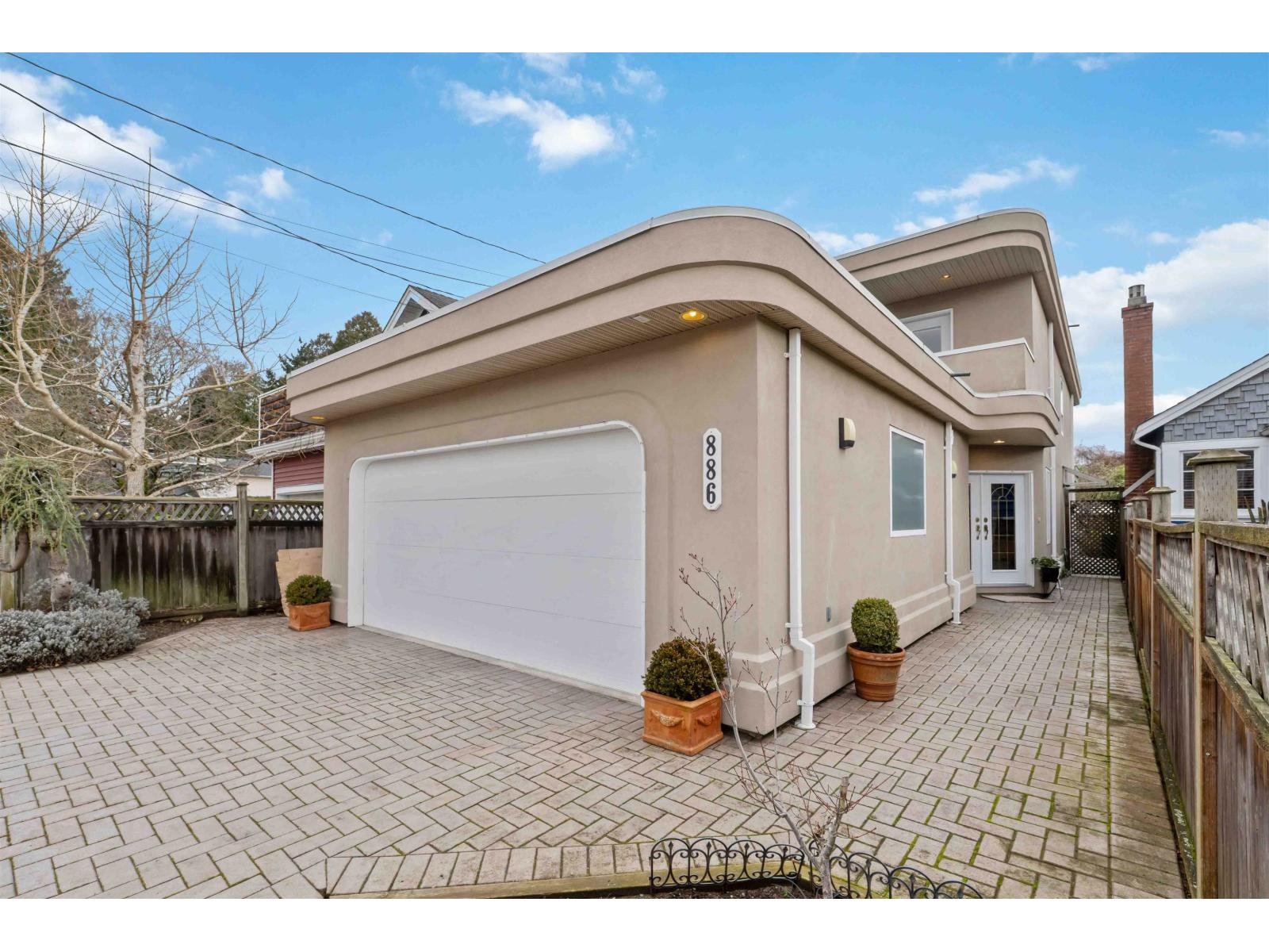 886 LEE STREET, White Rock