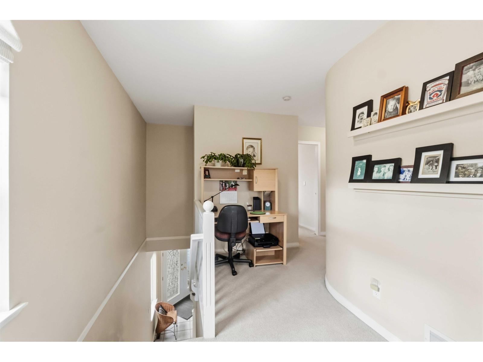 886 LEE STREET, White Rock