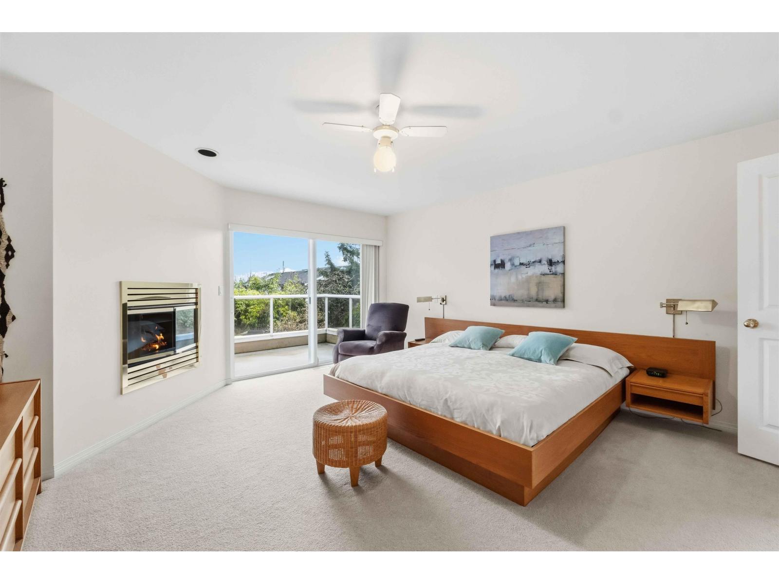 886 LEE STREET, White Rock