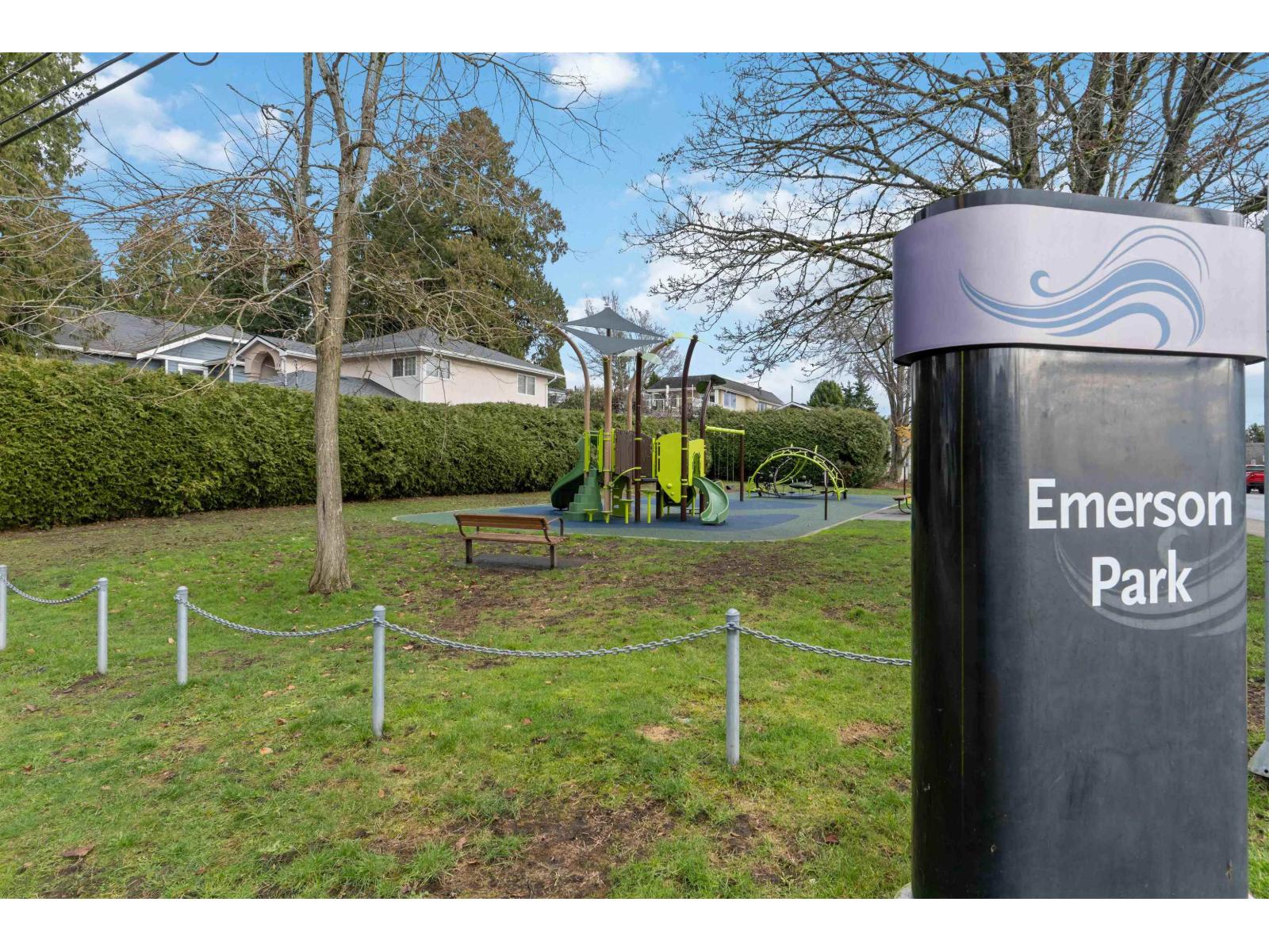 886 LEE STREET, White Rock