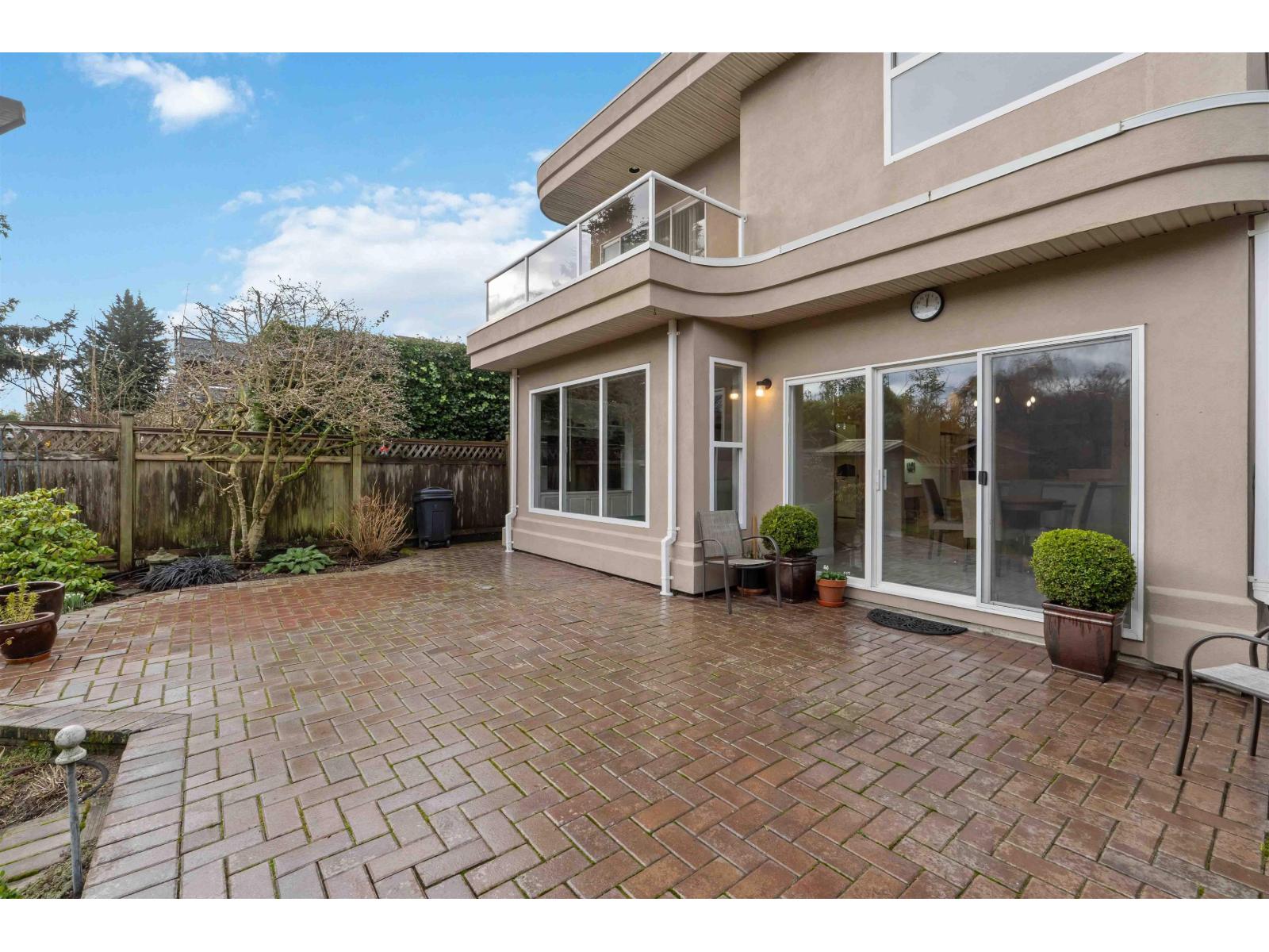 886 LEE STREET, White Rock