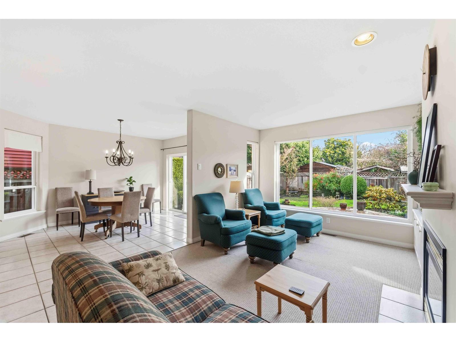 886 LEE STREET, White Rock