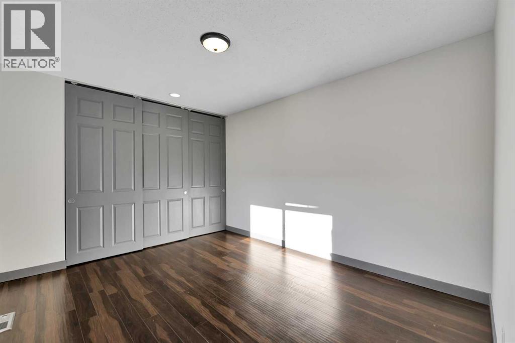 Single Family House for Sale in   Palliser Drive SW Oakridge Calgary 