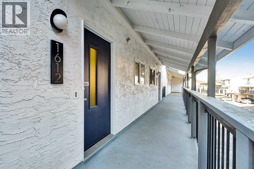 Single Family House for Sale in   Palliser Drive SW Oakridge Calgary 