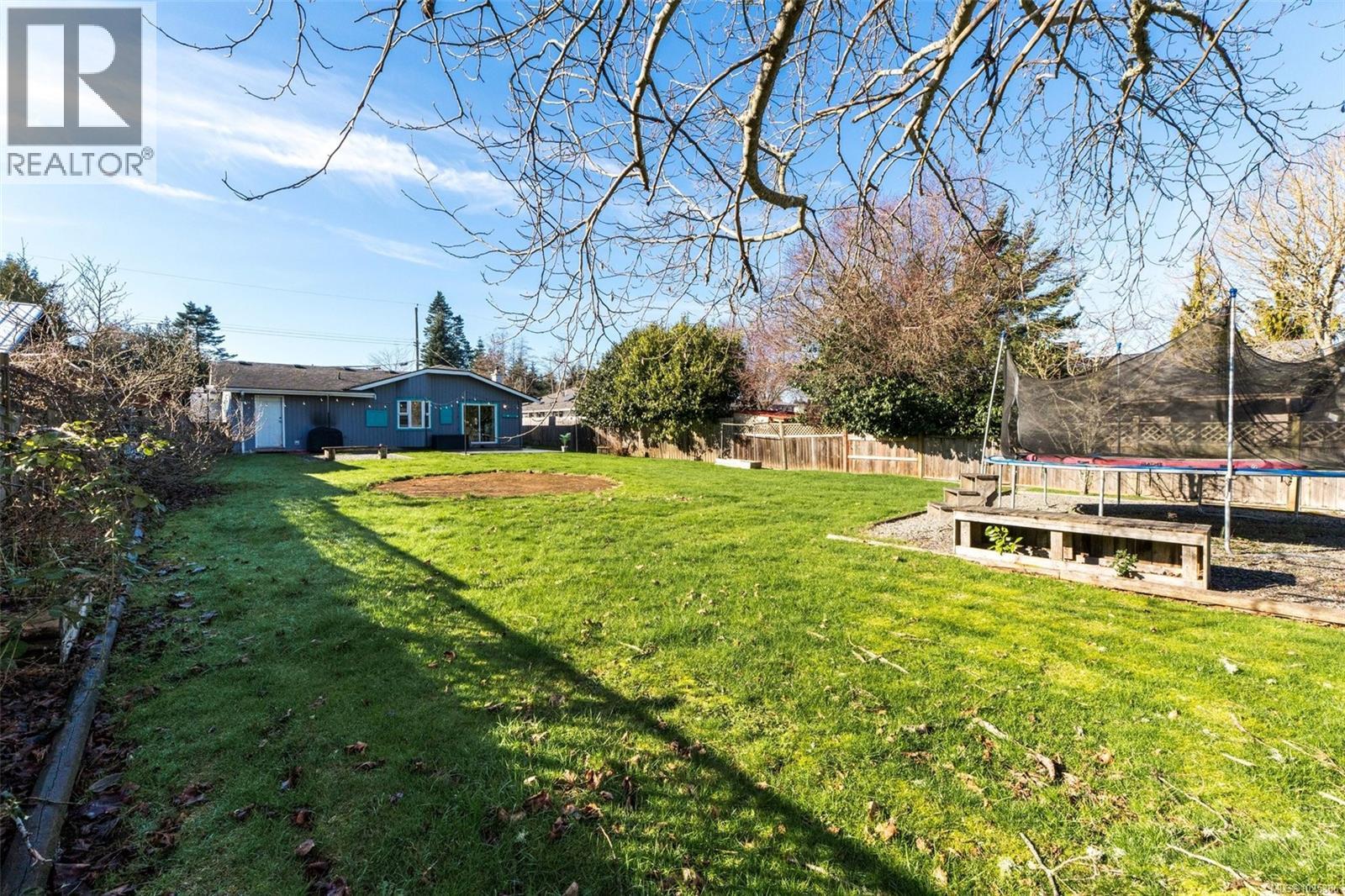 6525 Country Rd, Sooke