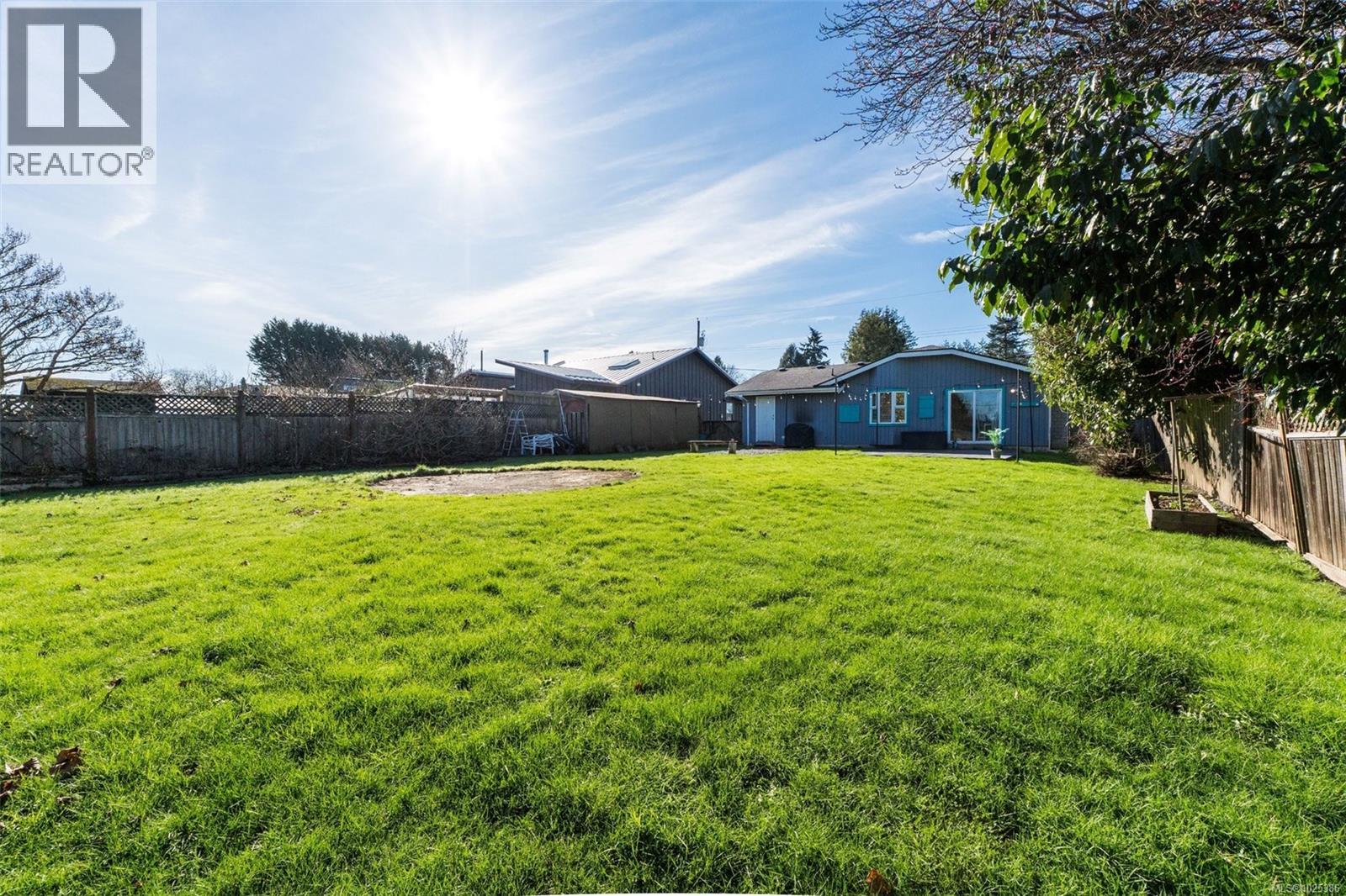 6525 Country Rd, Sooke