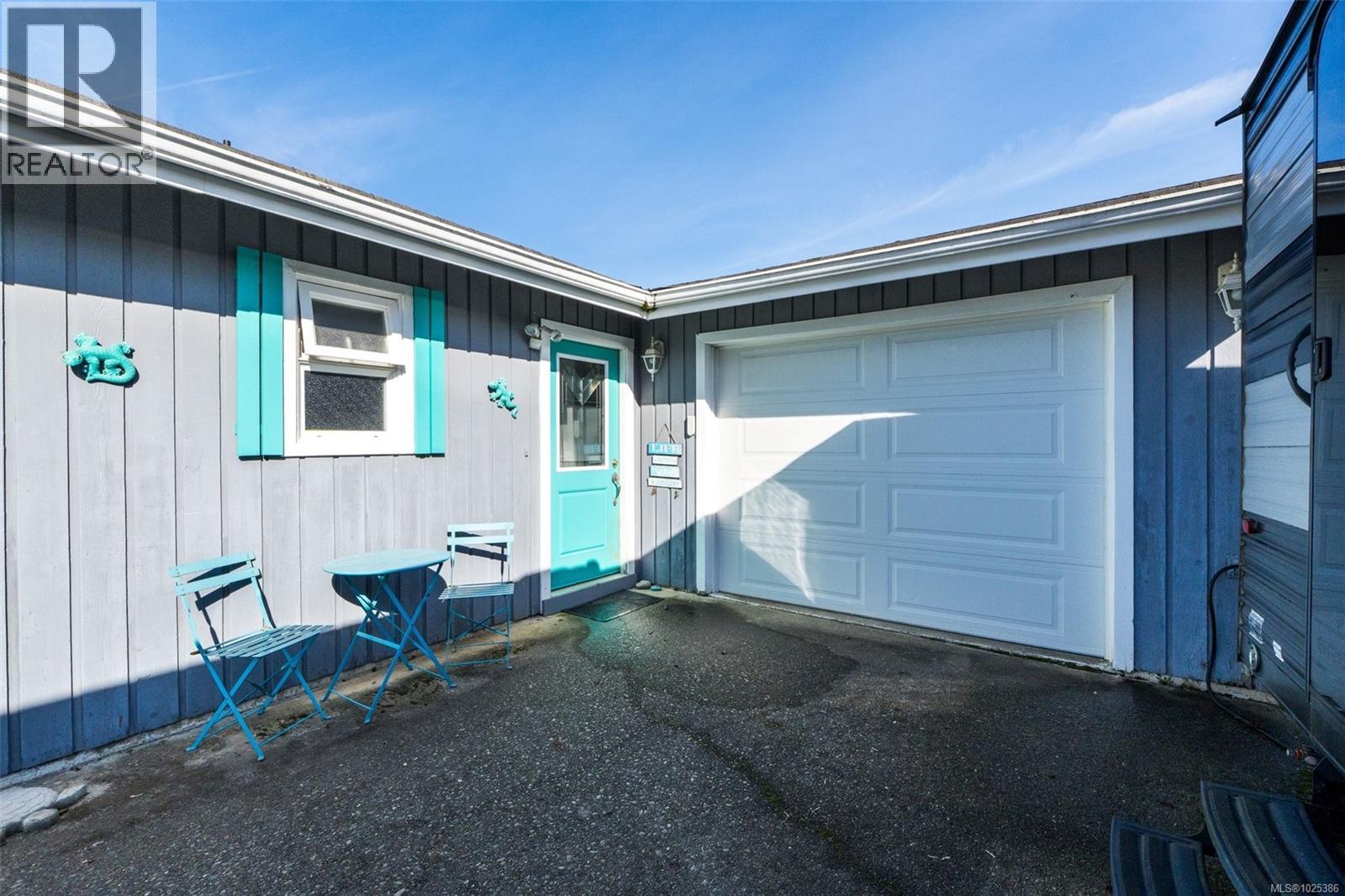 6525 Country Rd, Sooke
