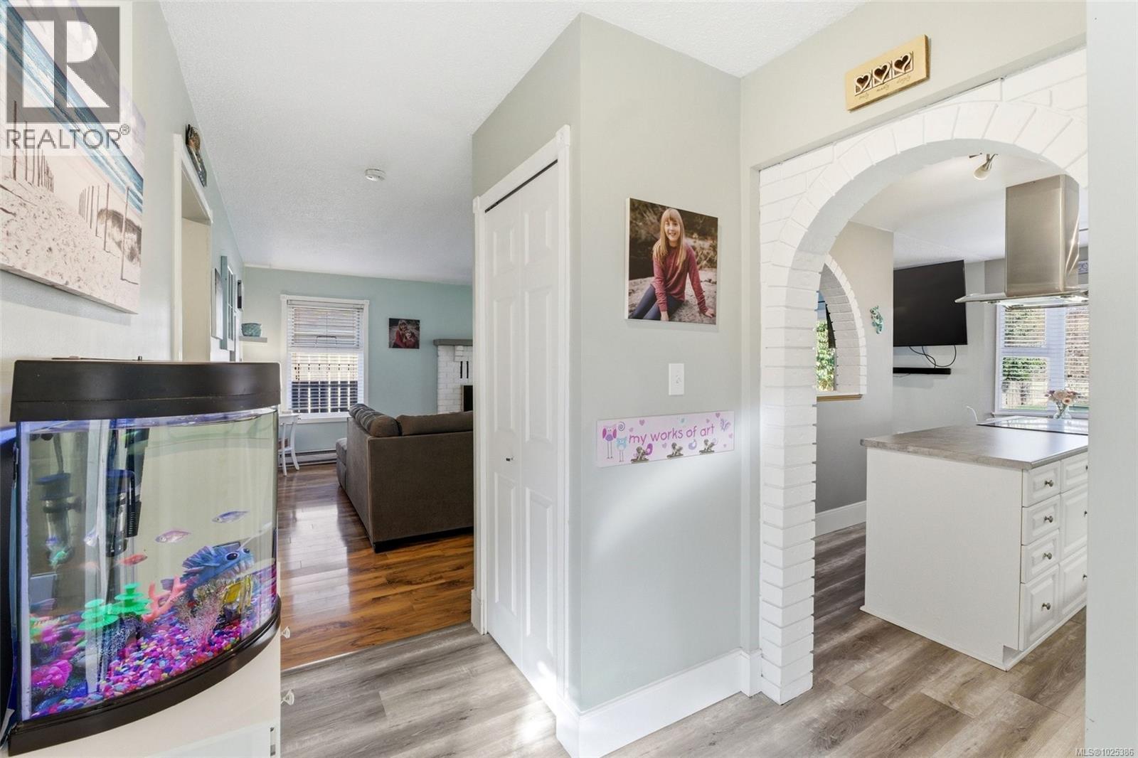 6525 Country Rd, Sooke