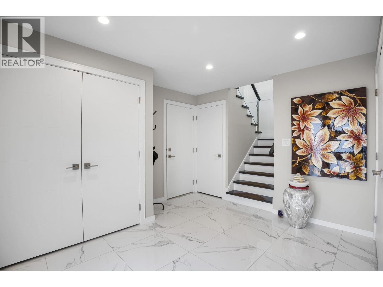 2268 NACHT AVENUE, Port Coquitlam