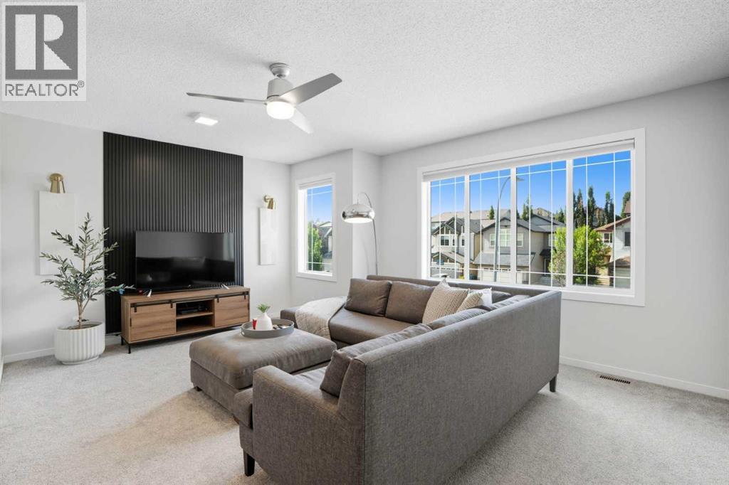 Single Family House for Sale in  Everoak Drive SW Evergreen Calgary 