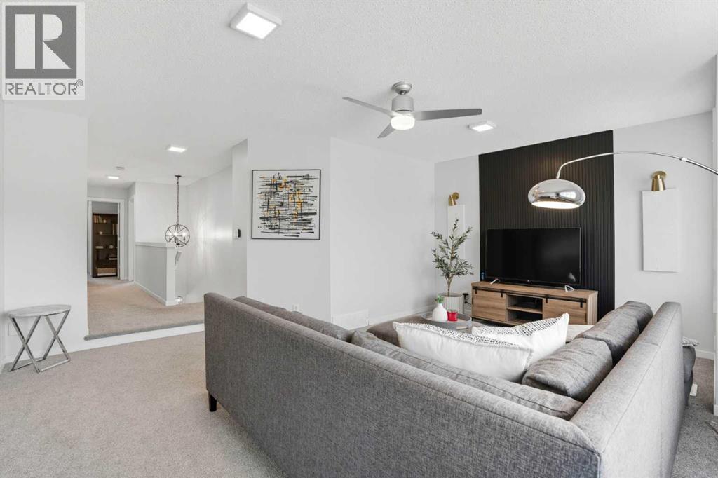 Single Family House for Sale in  Everoak Drive SW Evergreen Calgary 