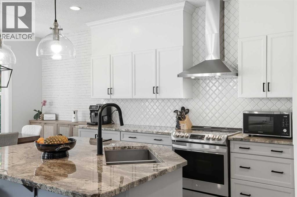 Single Family House for Sale in  Everoak Drive SW Evergreen Calgary 