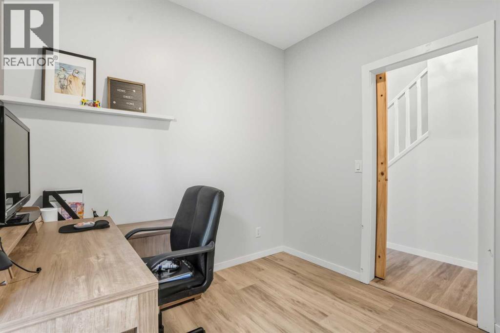 Single Family House for Sale in  Everoak Drive SW Evergreen Calgary 