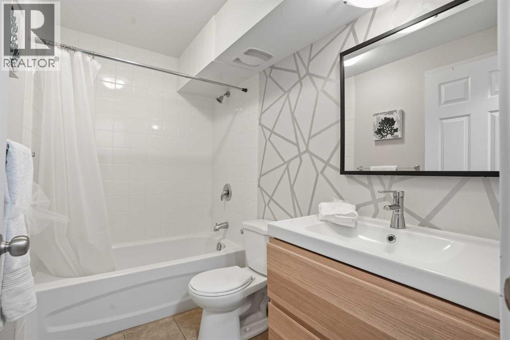 Single Family House for Sale in  Everoak Drive SW Evergreen Calgary 