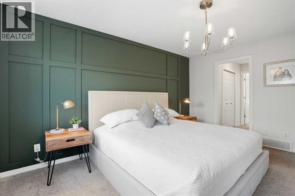 Single Family House for Sale in  Everoak Drive SW Evergreen Calgary 