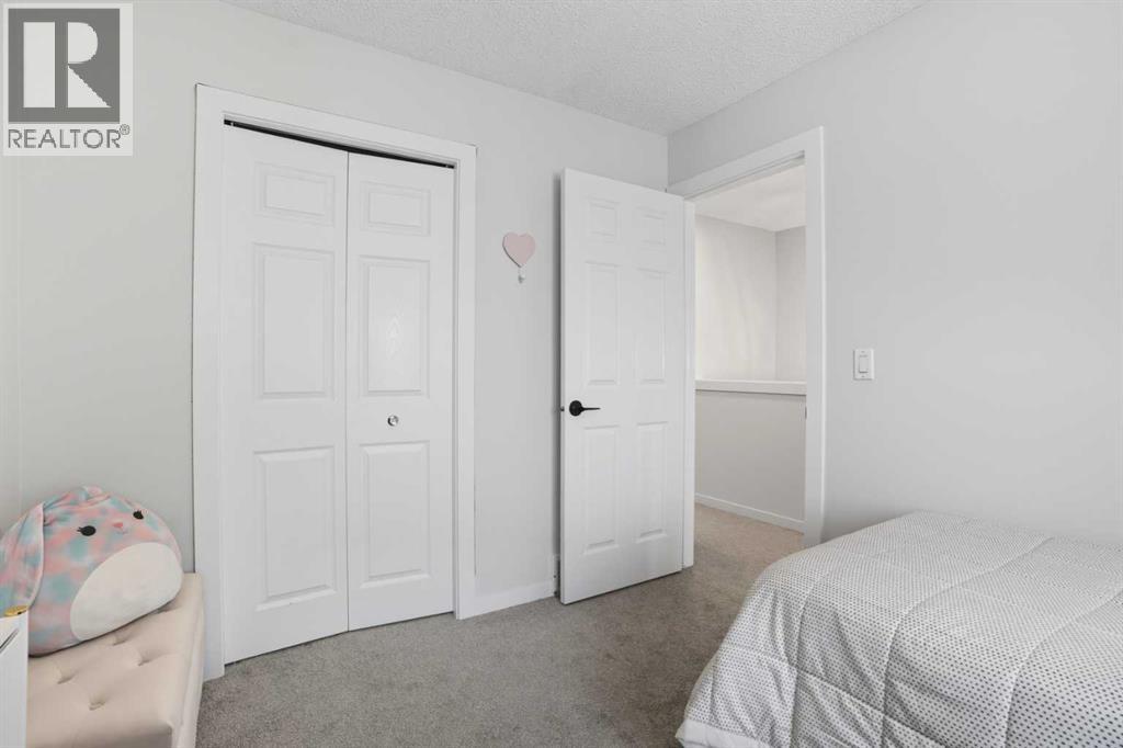 Single Family House for Sale in  Everoak Drive SW Evergreen Calgary 