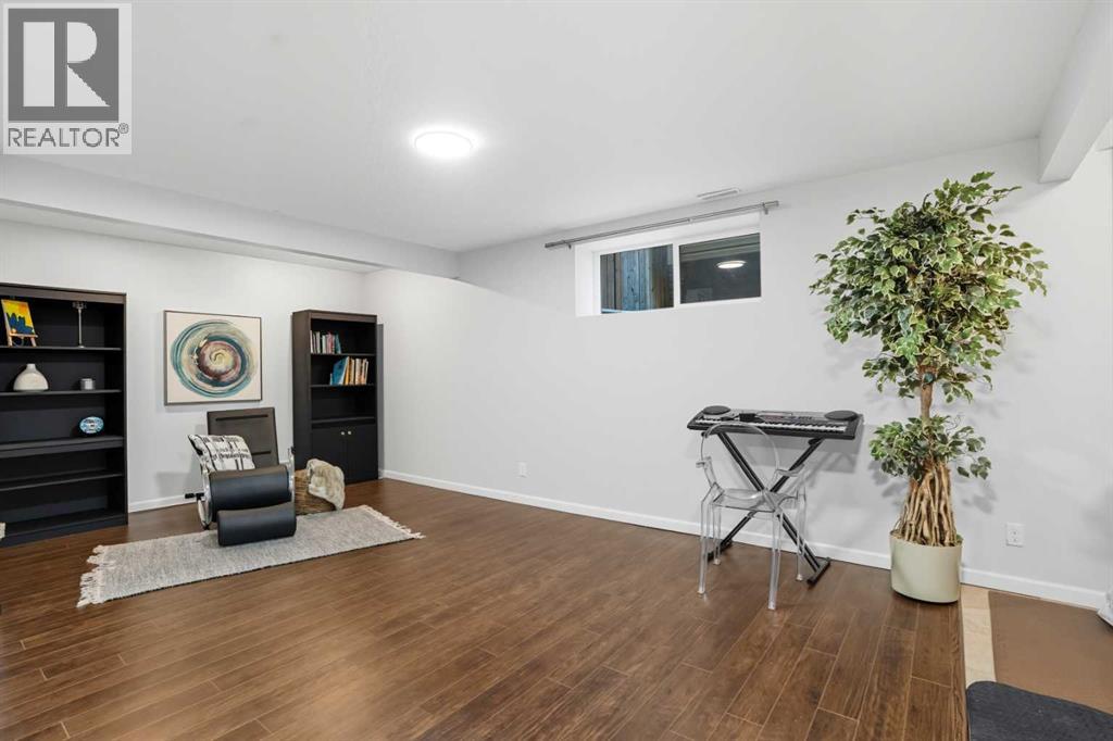 Single Family House for Sale in  Everoak Drive SW Evergreen Calgary 