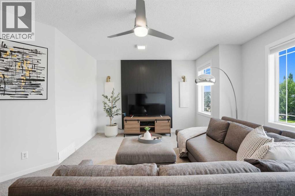 Single Family House for Sale in  Everoak Drive SW Evergreen Calgary 