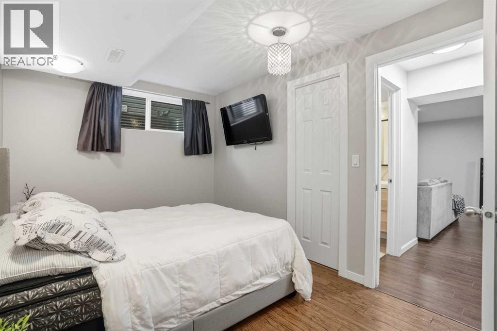 Single Family House for Sale in  Everoak Drive SW Evergreen Calgary 