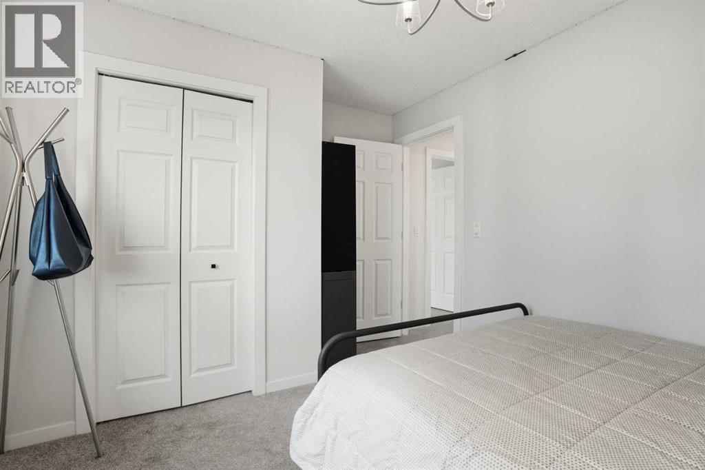 Single Family House for Sale in  Everoak Drive SW Evergreen Calgary 