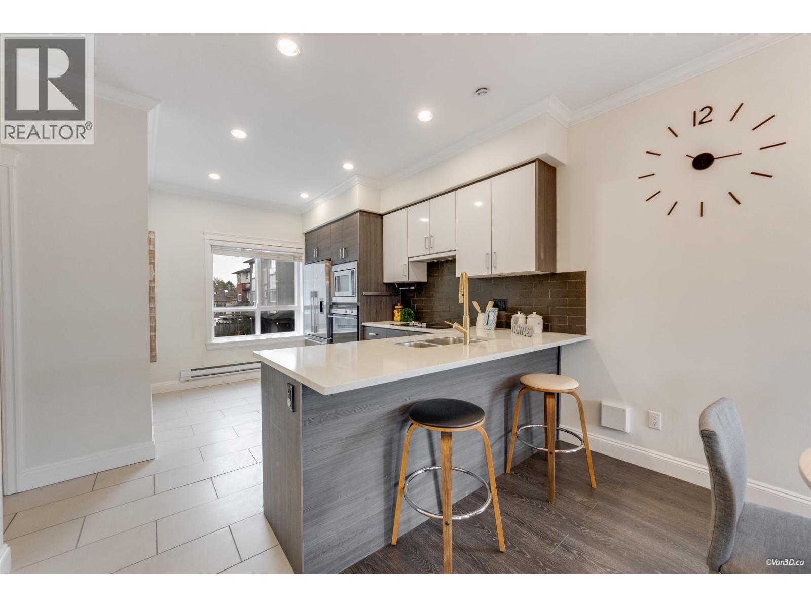 10 7691 BRIDGE STREET, Richmond