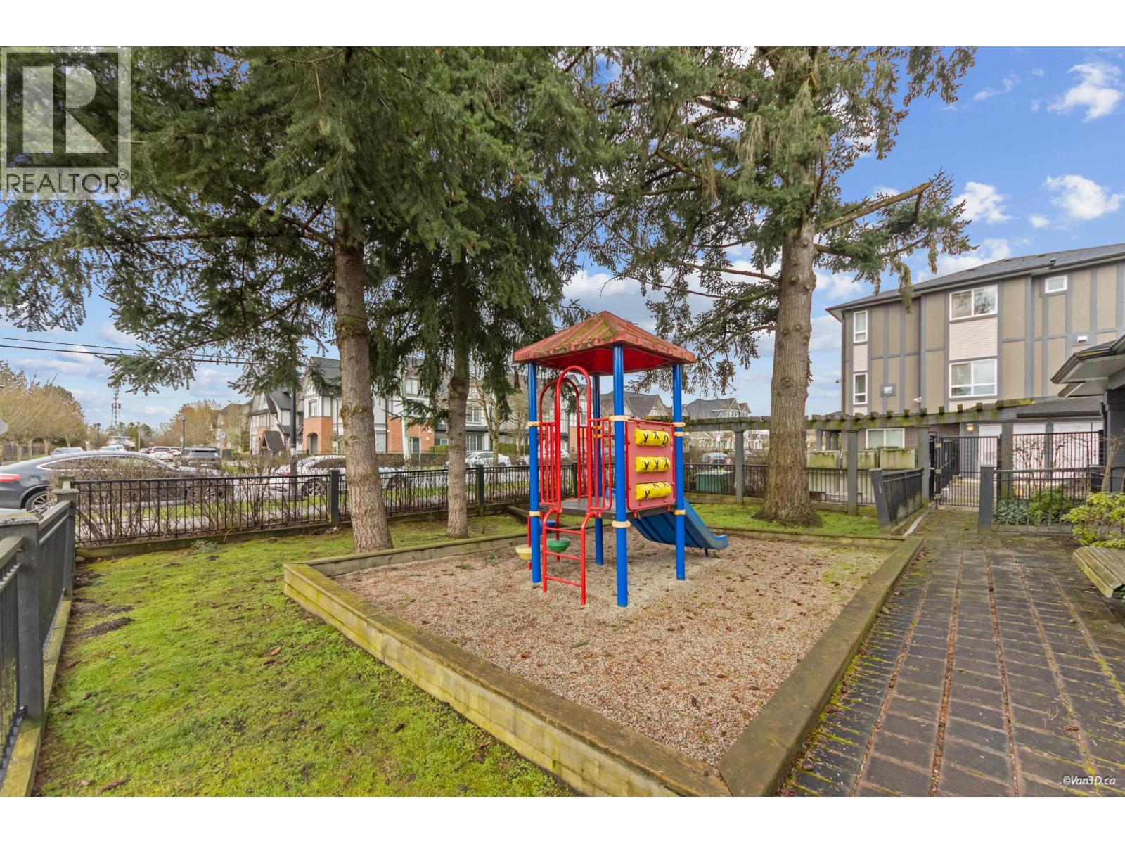 10 7691 BRIDGE STREET, Richmond