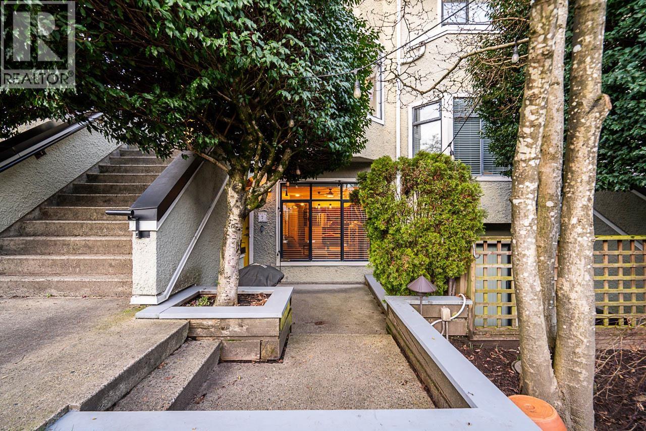 7 221 ASH STREET, New Westminster