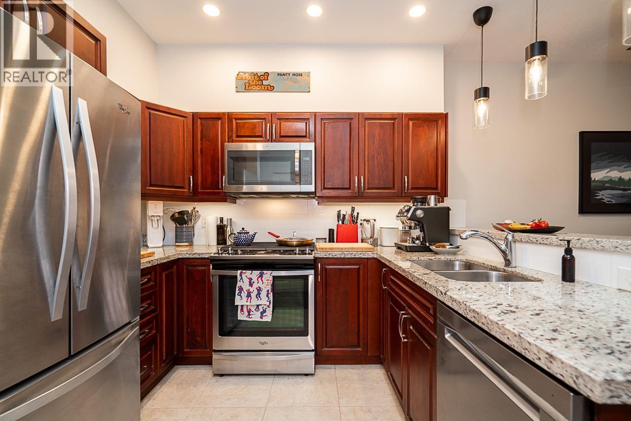 7 221 ASH STREET, New Westminster