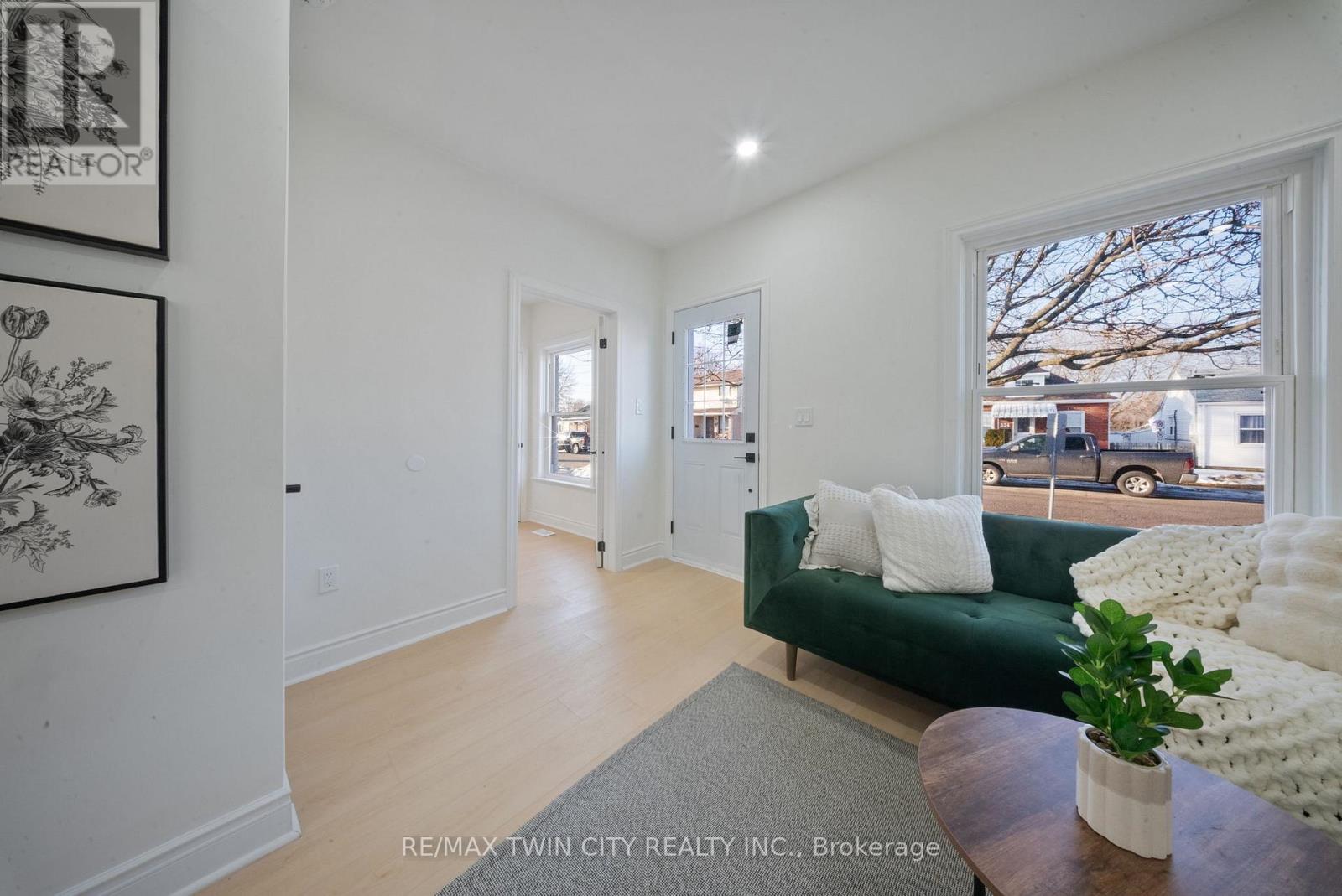 327 Sheridan photo 5