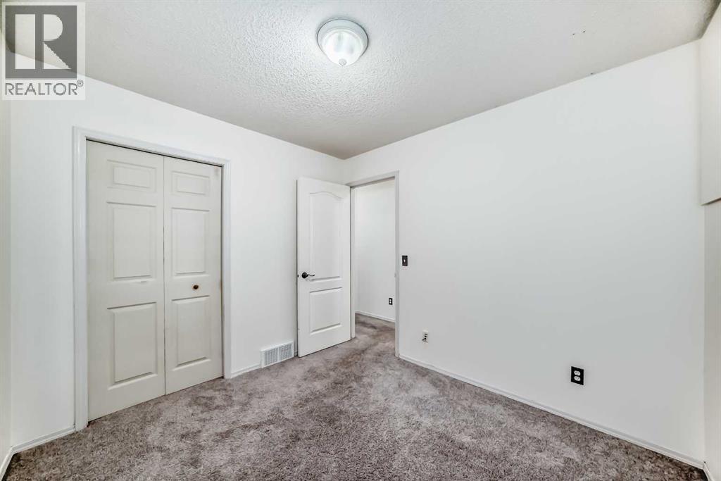 Single Family House 4 Level for Sale in  Saddlecreek Terrace NE Saddle Ridge Calgary 