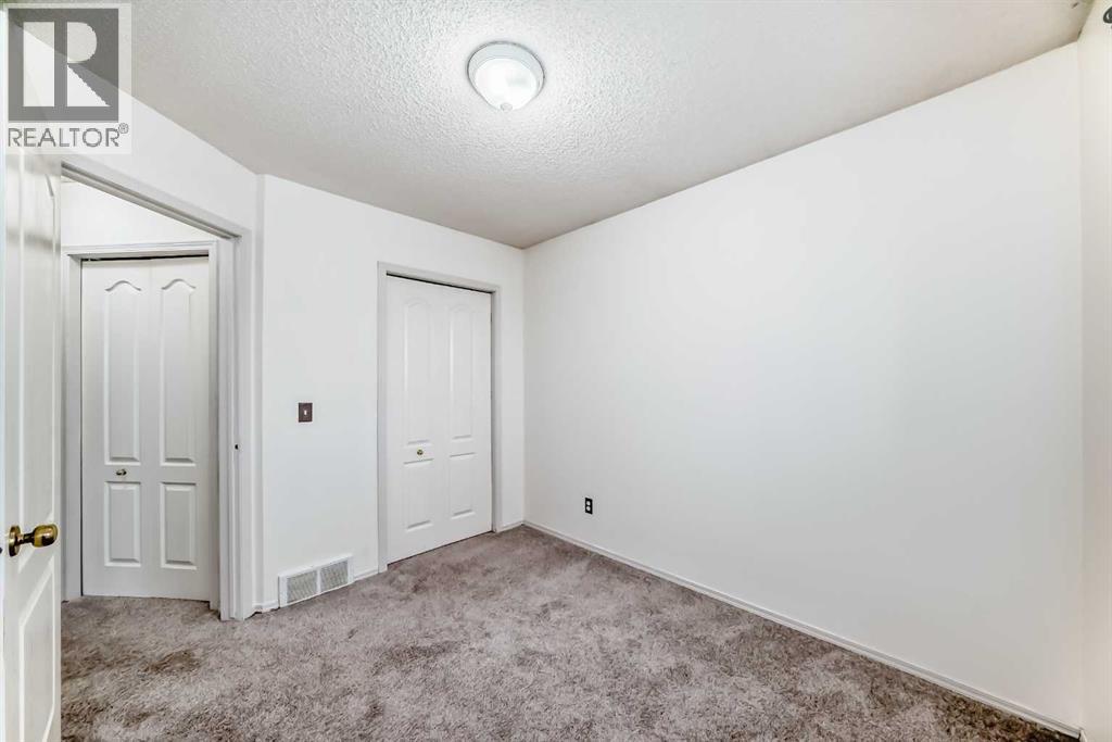 Single Family House 4 Level for Sale in  Saddlecreek Terrace NE Saddle Ridge Calgary 