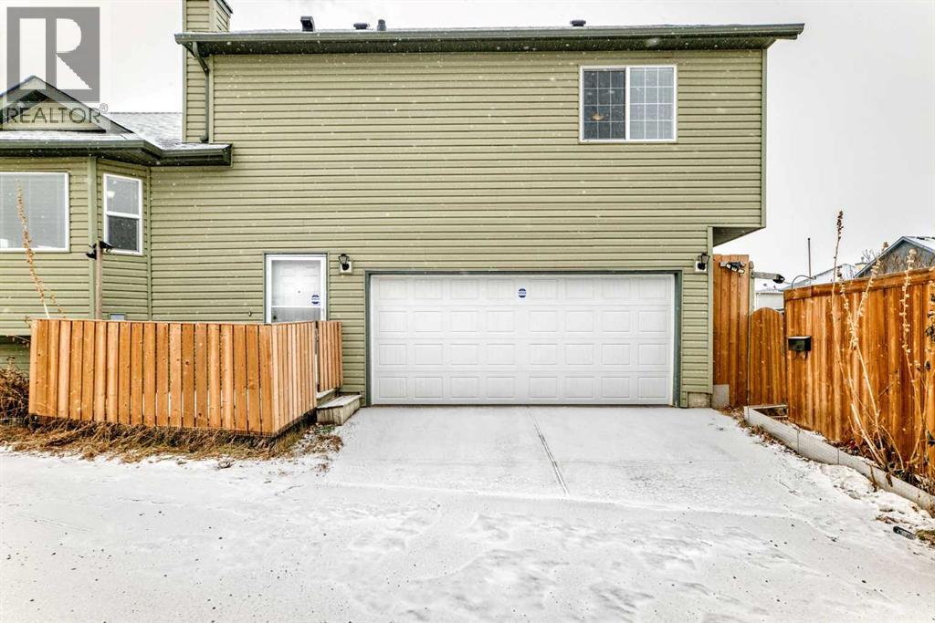 Single Family House 4 Level for Sale in  Saddlecreek Terrace NE Saddle Ridge Calgary 