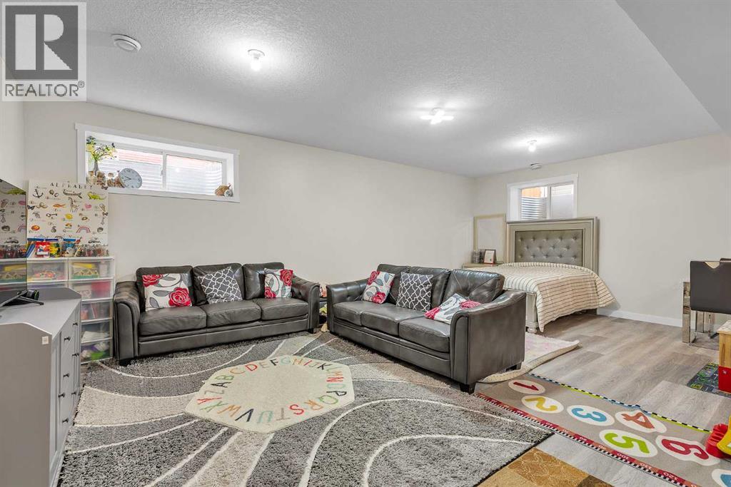 Single Family House for Sale in   Avenue NE Saddle Ridge Calgary 