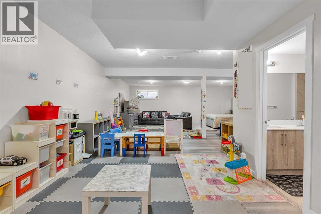 Single Family House for Sale in   Avenue NE Saddle Ridge Calgary 