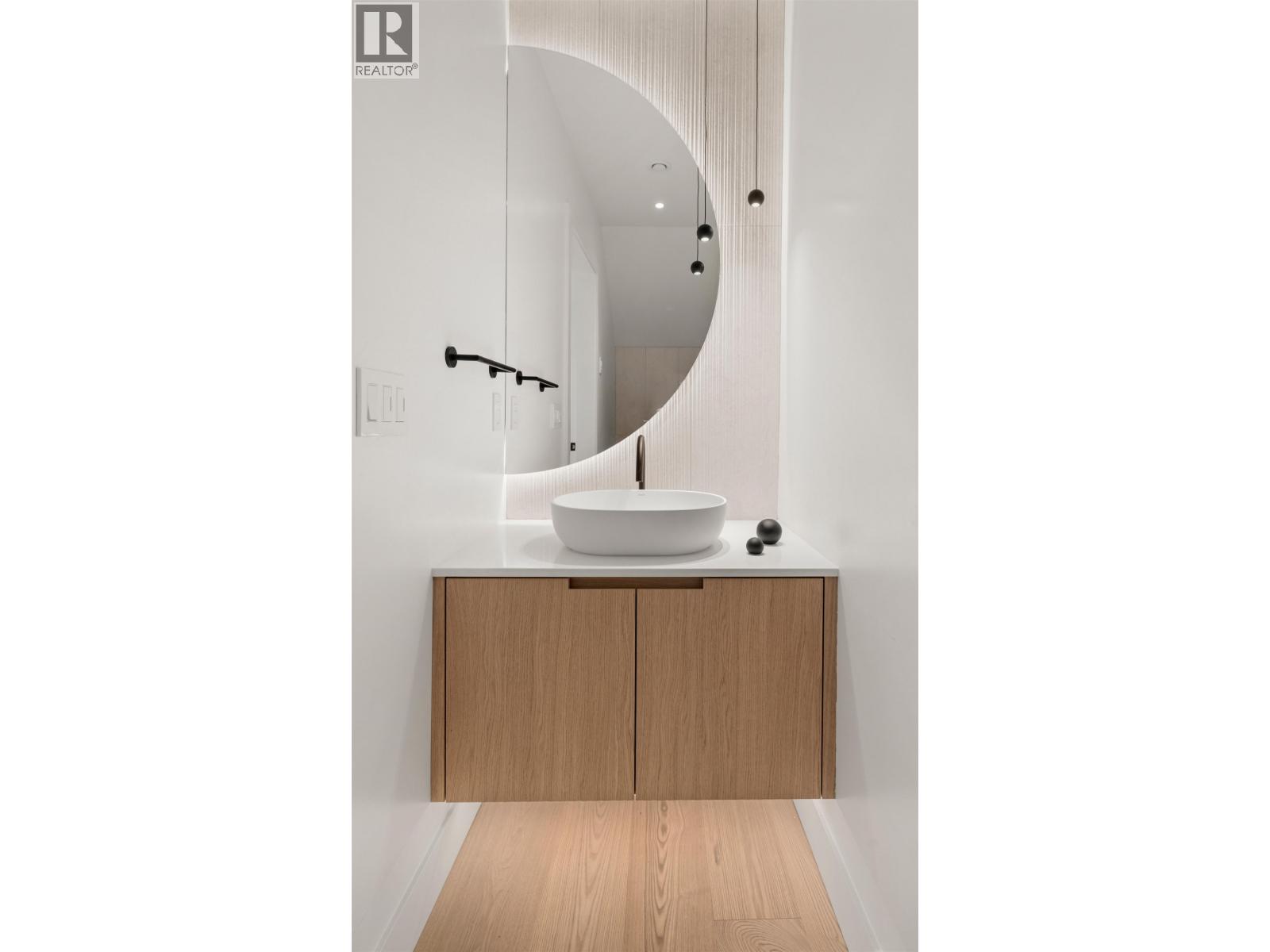 585 W 29TH AVENUE, Vancouver