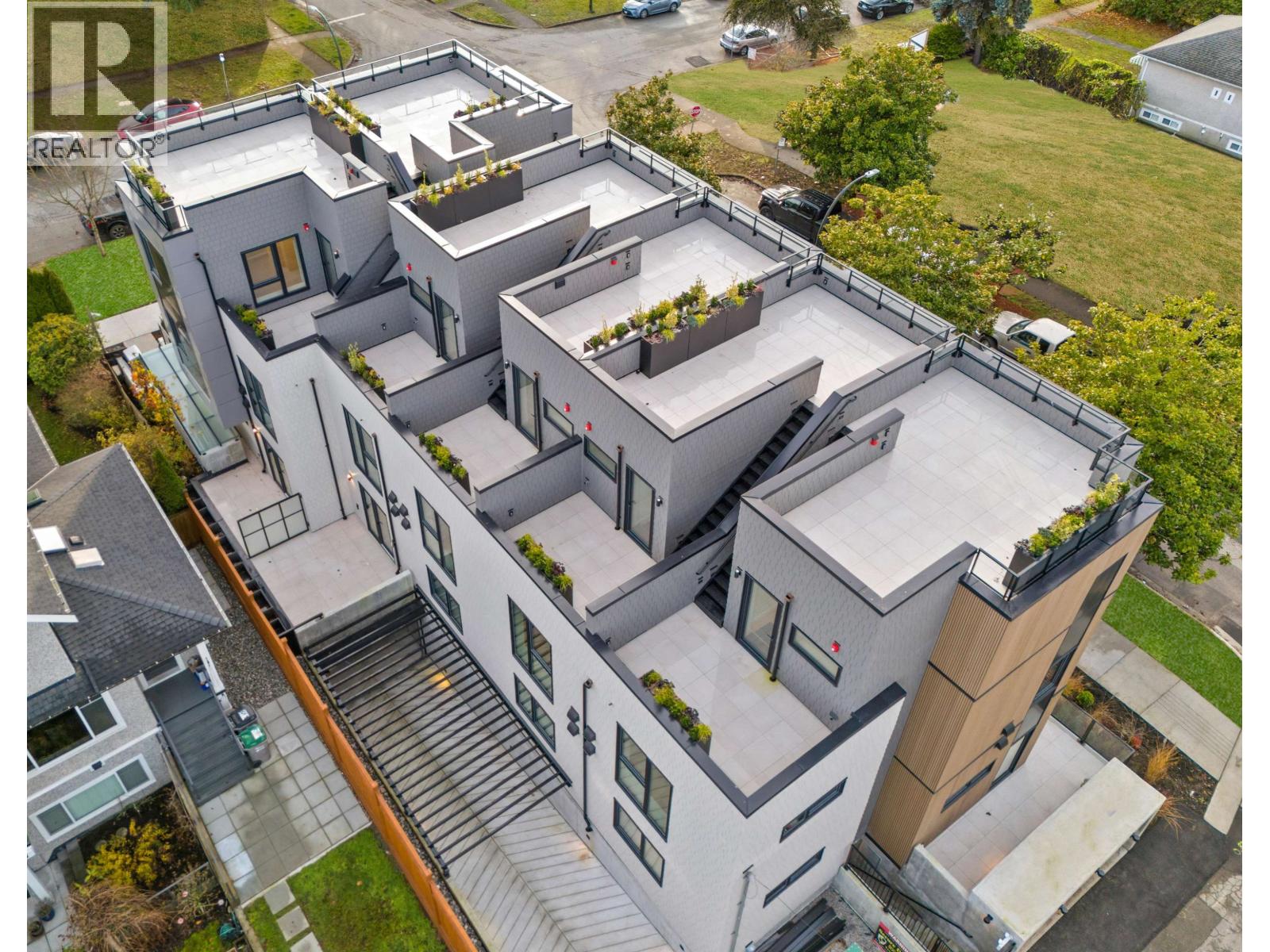 595 W 29TH AVENUE, Vancouver