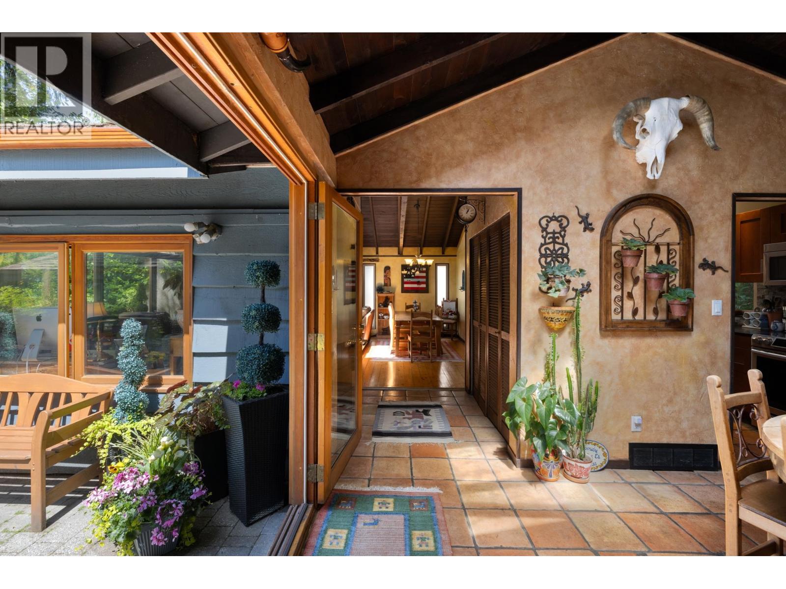 315 BAYVIEW ROAD, Lions Bay